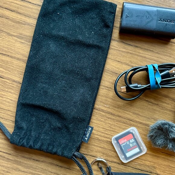 Sony ZV-1 with Creator Kit - Picture 11 of 12